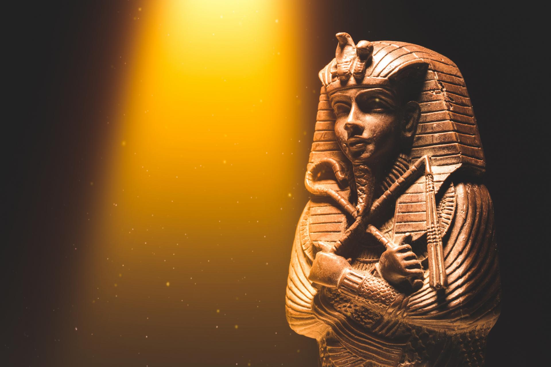 Plongez dans l'Égypte Antique à Paris : L'Exposition Pharaonique à l'Atelier des Lumières
