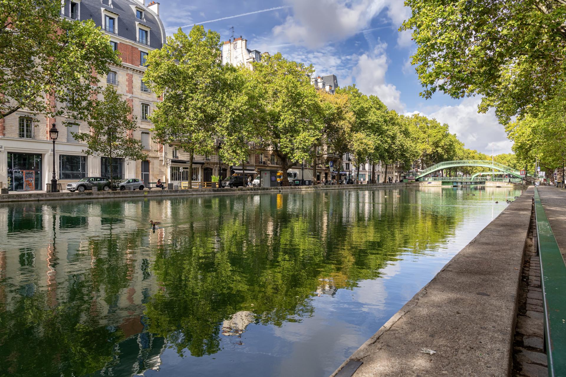 Peaceful Interlude: Picnic and Stroll at Canal Saint-Martin